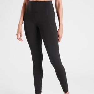 Athleta Salutation 7/8 Tight in Powervita